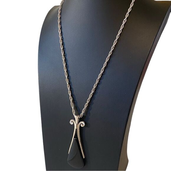 Vintage Avon Black Drop Pendant Statement Necklace on Silver Toned Rope Chain. - Picture 3 of 8